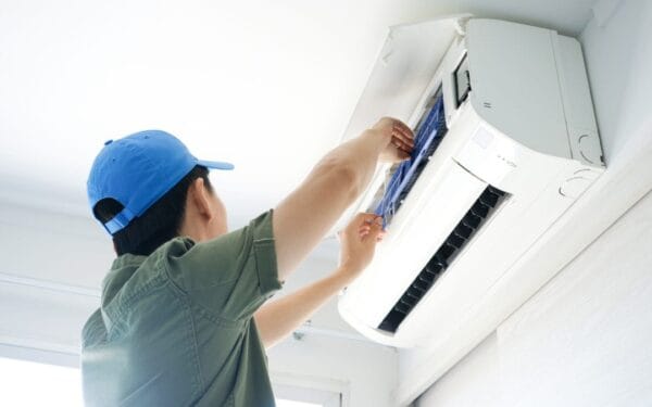 The man is fixing air conditioning - DEEPCHILL
