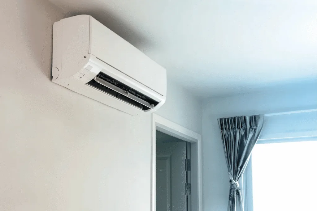 Wall-mounted split air conditioner in a medical consultation room – energy-efficient air conditioner for hospitals and small clinics.