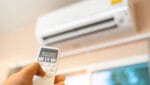 Adjusting air conditioner to 25.5°C using remote – practical example of how to use the heating mode efficiently with AC Gold Coast services