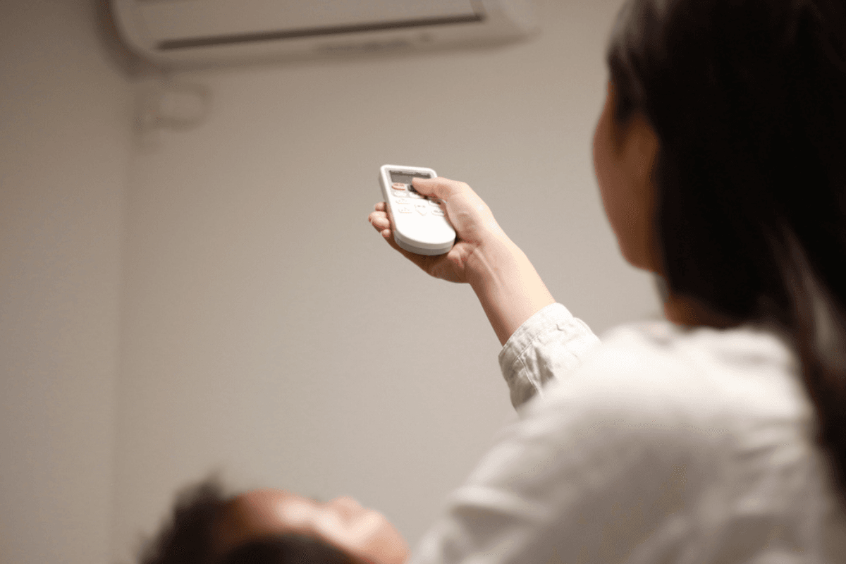 How To Use An Air Conditioner Safely For Elderly People, Pregnant Women ...
