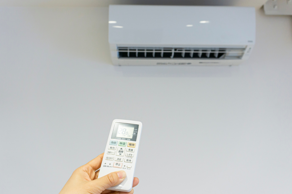 Close-up of remote setting temperature to set air conditioner in fall, showing what temperature to set air conditioner in fall for efficient air conditioning Gold Coast.