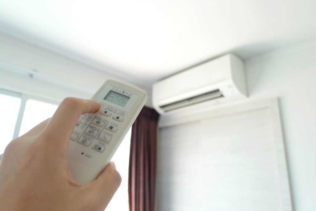 Cooling but not removing humidity when using air conditioner remote incorrectly, air conditioning Gold Coast, residential air conditioning Gold Coast