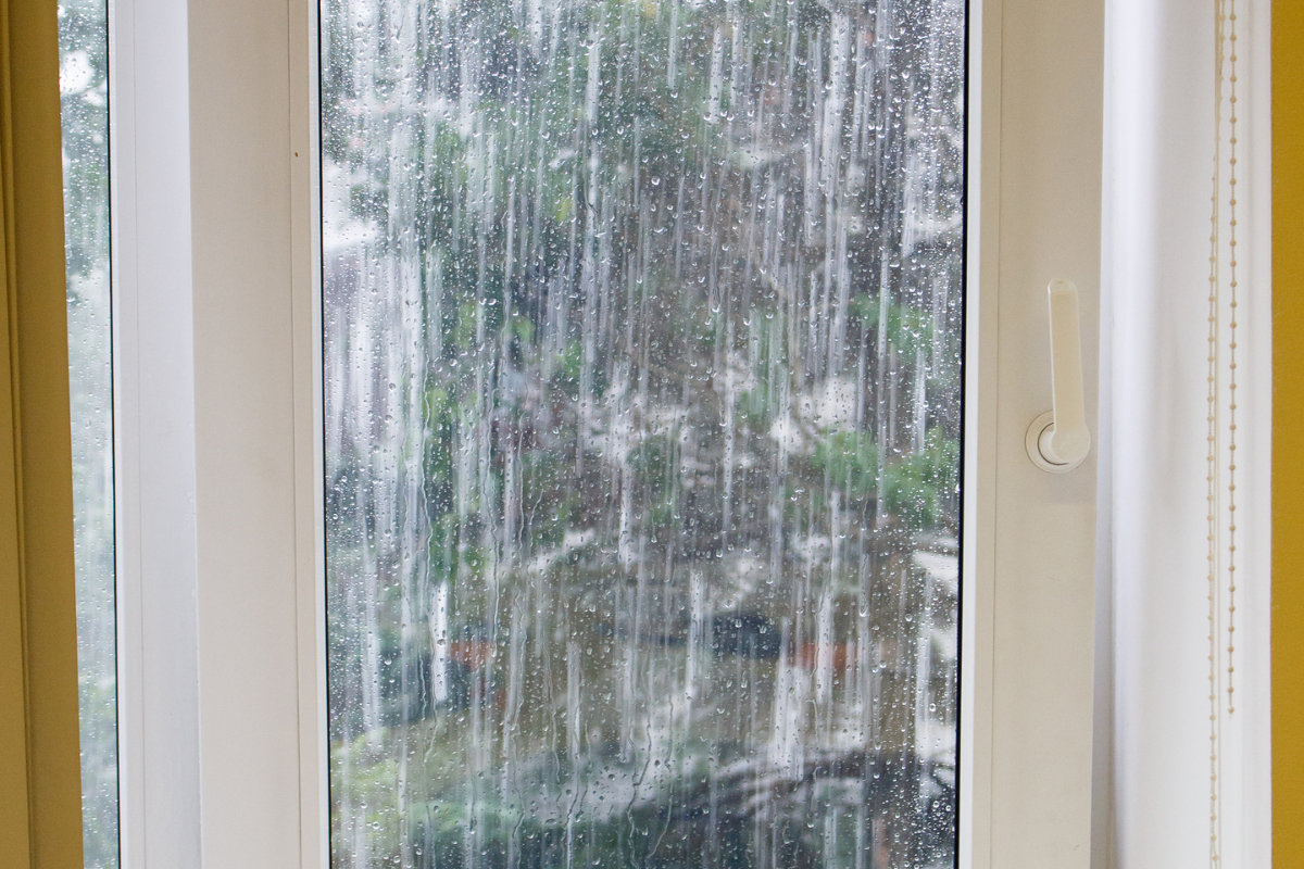 Rain and moisture buildup showing humidity in house with the AC on – air conditioning Gold Coast homes dealing with high humidity.