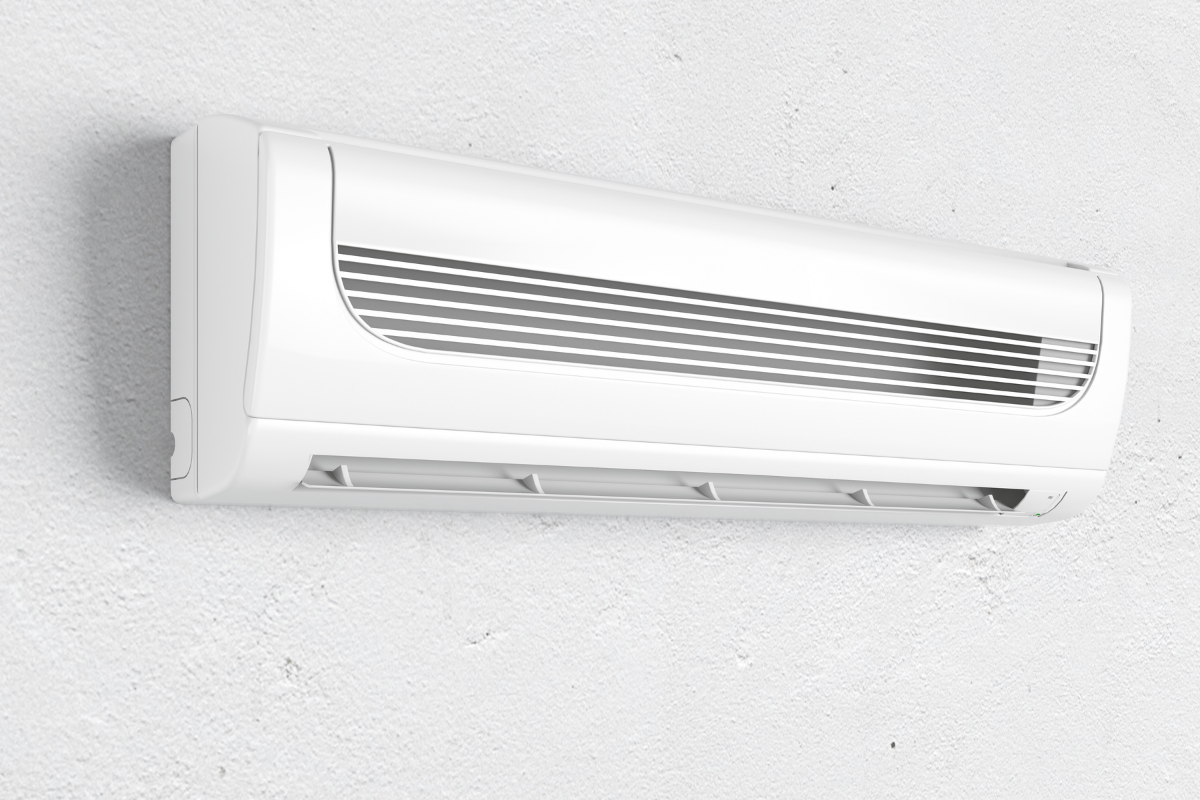 Close-up of an air conditioner unit in heating mode, comparing Mitsubishi Electric vs. Mitsubishi Heavy performance.