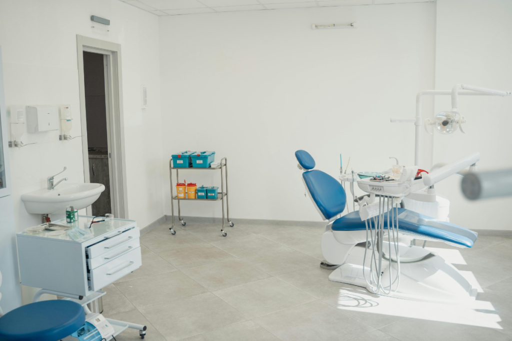 Bright, sanitary dental procedure room equipped with expert new medical practice air conditioning installation, reflecting best practices in commercial air conditioning design Gold Coast.