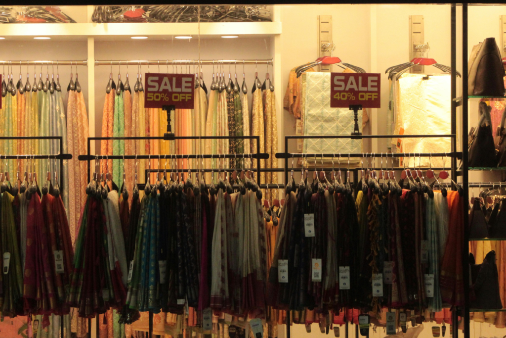 commercial split system Gold Coast retailers use to zone and heat a busy shopfront