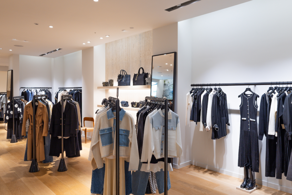 retail and shopfront air conditioning Gold Coast keeping a warm, inviting boutique floor in winter