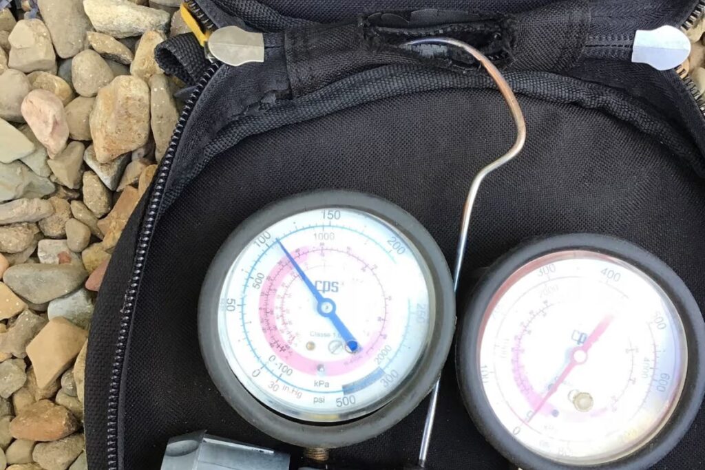 Refrigerant manifold gauge set used to check if an air conditioner is low on refrigerant