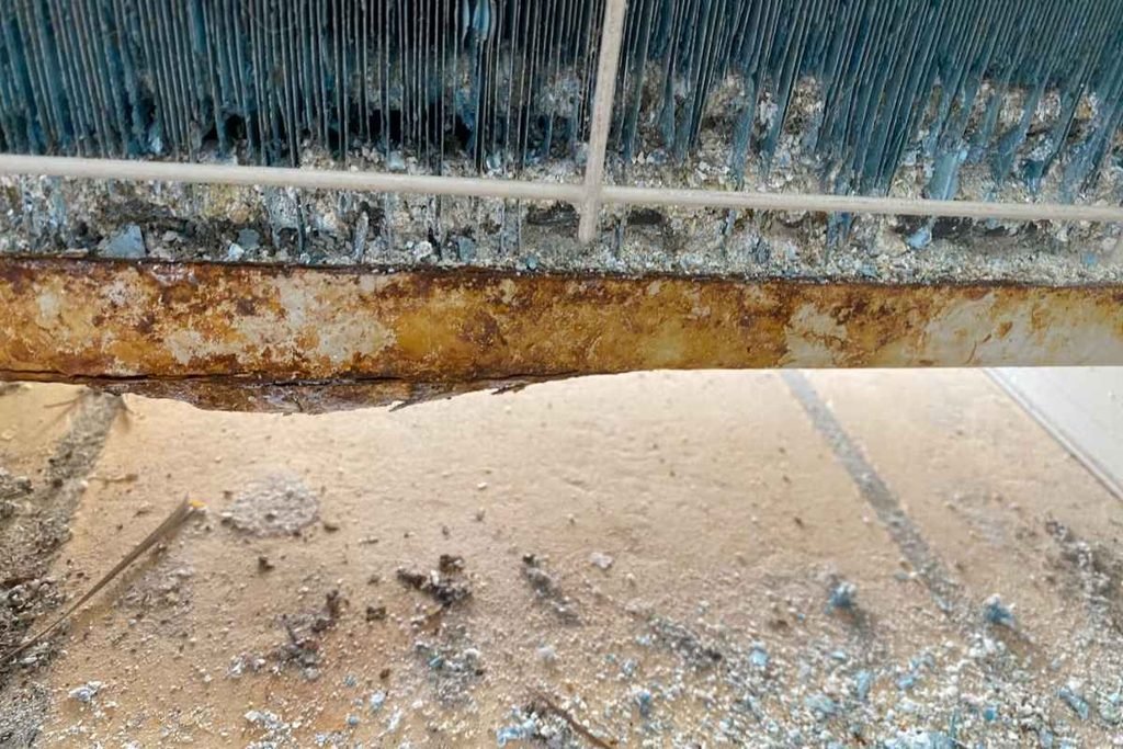 Salt build-up and rust on a corroded coil needing an air conditioning hydro clean on the Gold Coast