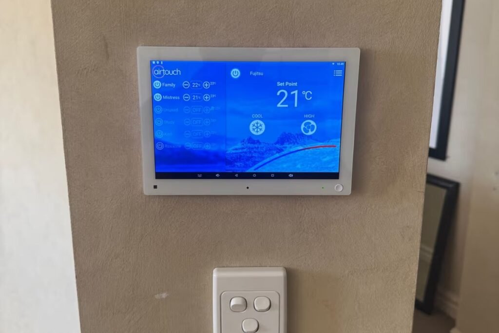 AirTouch screen working normally, showing zones and the set temperature on a ducted air conditioning system
