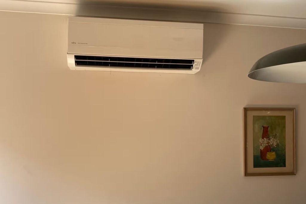 Older Fujitsu split system in a living room – Fujitsu Gold Coast service and repair