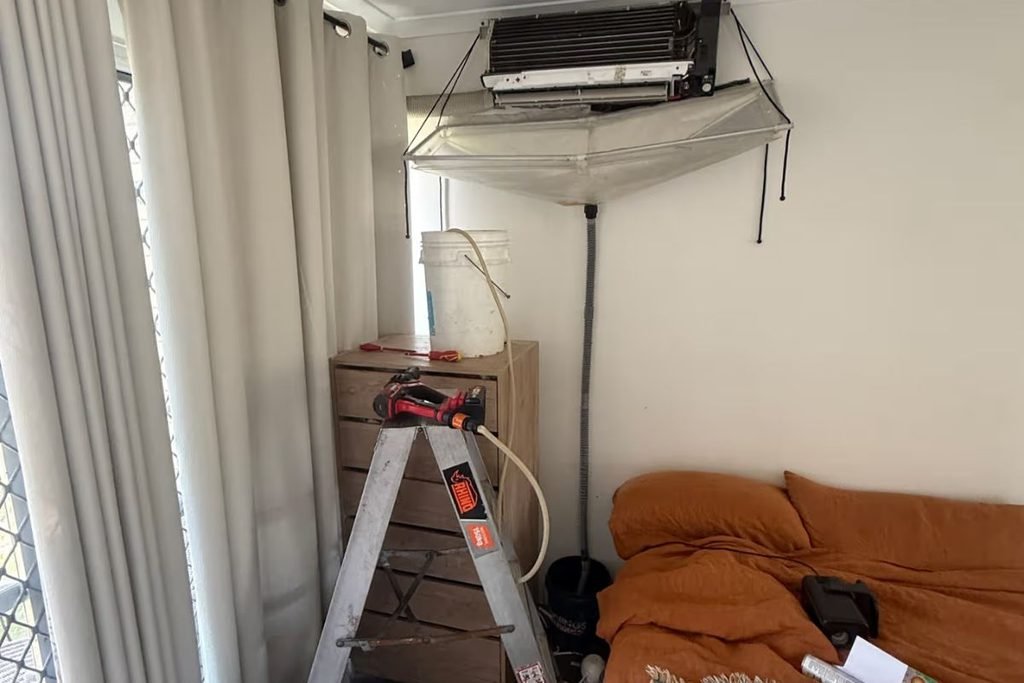 DEEPCHILL technician hydro cleaning a split system in a bedroom, air conditioning repair Gold Coast
